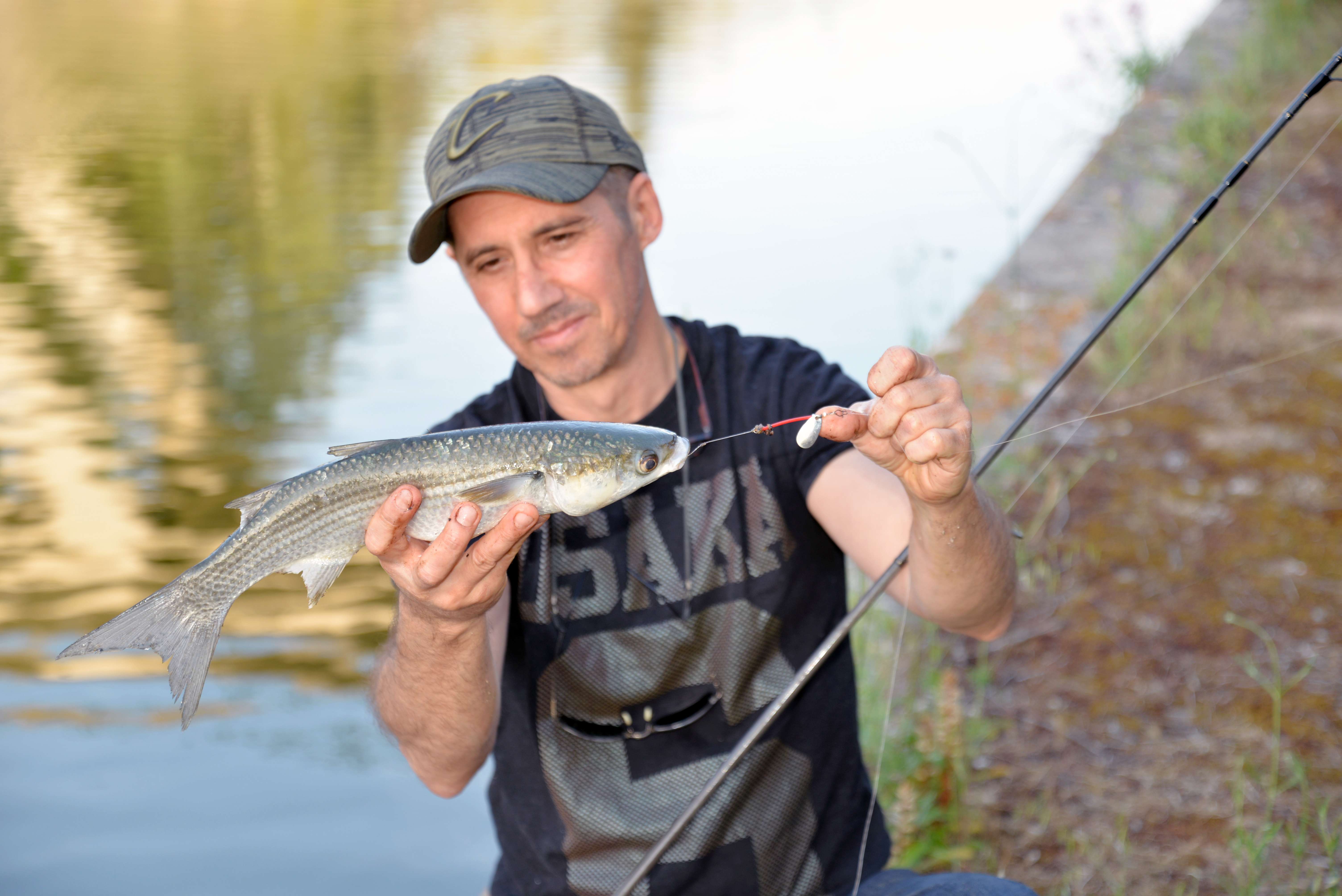 Sport de pêche : comment pêcher à la cuillère ? – Fit Super-Humain